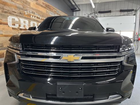 Used 2022 Chevrolet Suburban LT image 6