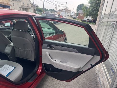 Used 2018 Hyundai Sonata SE FWD image 17