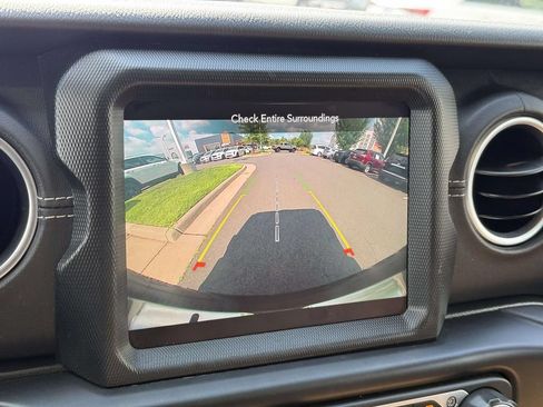 Used 2022 Jeep Wrangler Unlimited Sahara w/ Cold Weather Group AWD/4WD image 30