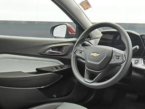 Used 2025 Chevrolet Trax LT FWD image 18