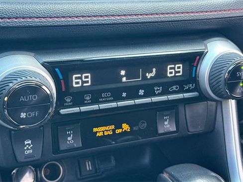 Used 2021 Toyota RAV4 SE image 20