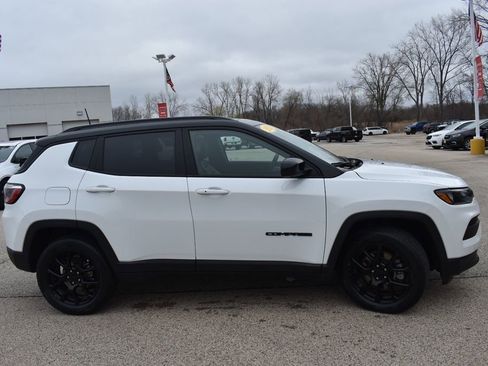 Used 2023 Jeep Compass Altitude w/ Sun and Sound Group image 9