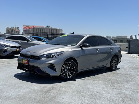 Used 2022 Kia Forte GT-Line FWD image 2