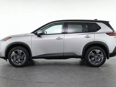 Used 2025 Nissan Rogue SV image 5