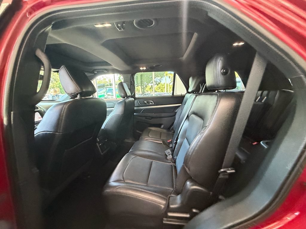 Used 2018 Ford Explorer XLT w/ Equipment Group 202A FWD image 19