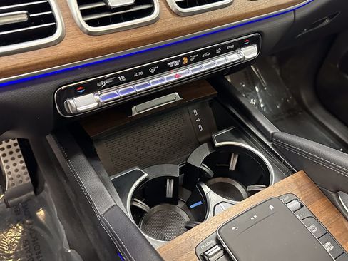 Certified 2025 Mercedes-Benz GLS 450 4MATIC image 33