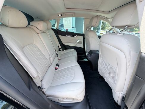 Used 2018 Maserati Levante AWD/4WD image 28