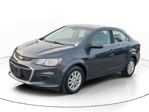 Used 2018 Chevrolet Sonic LT image 2