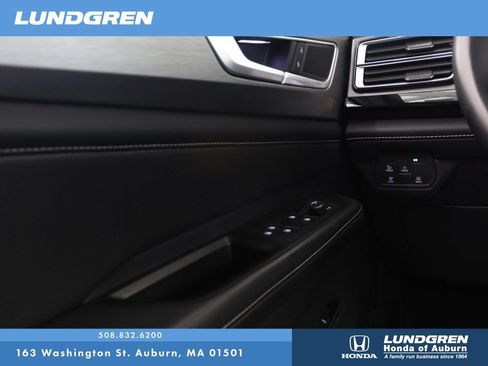 Used 2024 Volkswagen Atlas Cross Sport SE AWD/4WD image 31