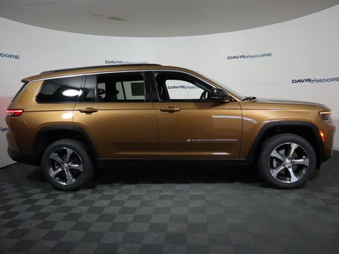 New 2026 Jeep Grand Cherokee L Limited AWD/4WD image 4