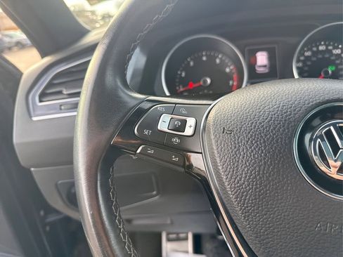 Used 2021 Volkswagen Tiguan SE R-Line image 28