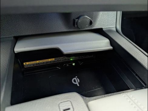 Used 2022 Toyota Avalon Limited image 22