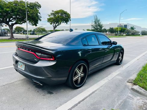 Used 2018 Dodge Charger R/T RWD image 5