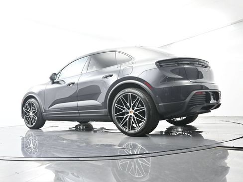 Used 2026 Porsche Macan Electric RWD image 45