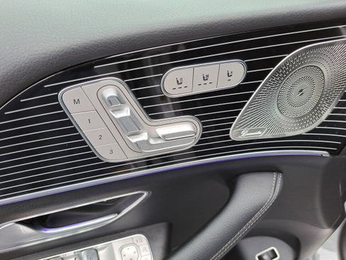 Used 2025 Mercedes-Benz GLS 450 4MATIC image 13