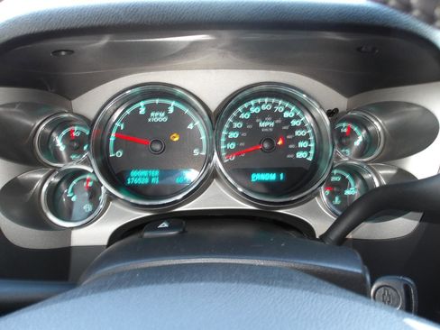 Used 2013 Chevrolet Silverado 2500 LT AWD/4WD image 17