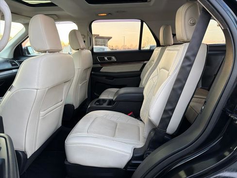 Used 2018 Ford Explorer Platinum image 19