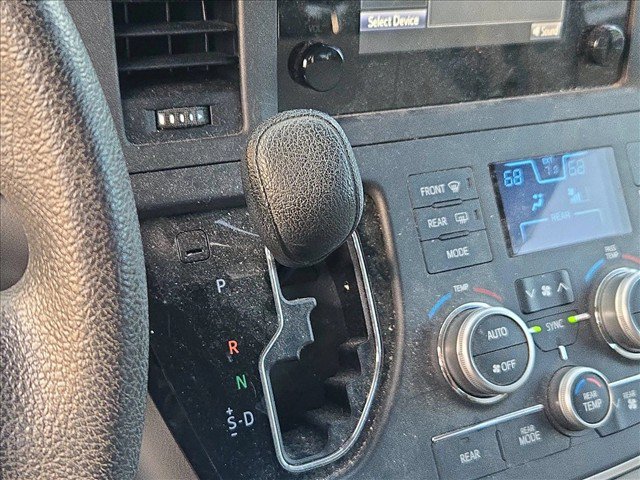 Used 2017 Toyota Sienna L FWD image 10