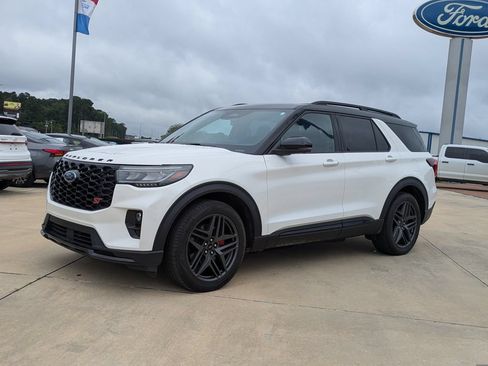 Used 2025 Ford Explorer ST AWD/4WD image 4