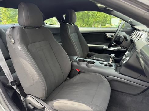 Used 2019 Ford Mustang GT RWD image 38
