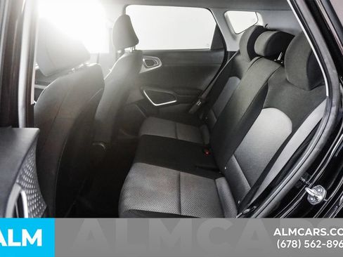 Used 2025 Kia Soul LX w/ LX Technology Package FWD image 13