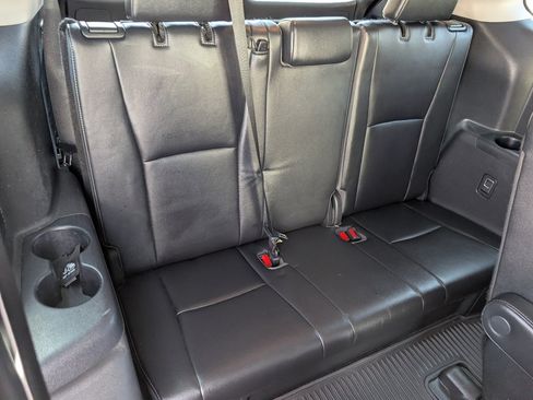 Used 2023 Toyota Highlander Platinum FWD image 6