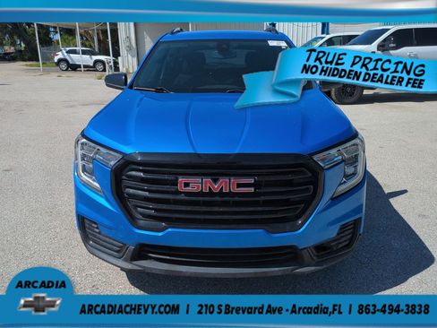 Used 2024 GMC Terrain SLE w/ Driver Convenience Package FWD image 9