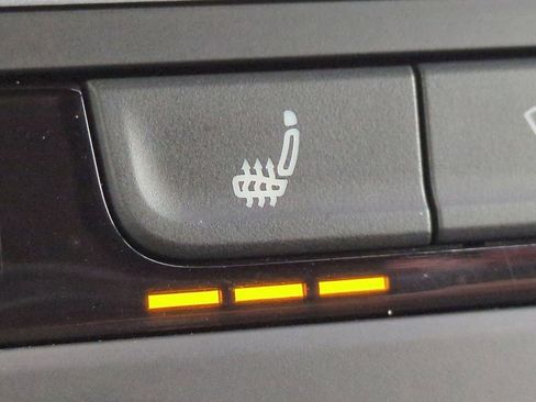 Used 2021 Volkswagen Atlas Cross Sport SE w/ Panoramic Sunroof Package image 24