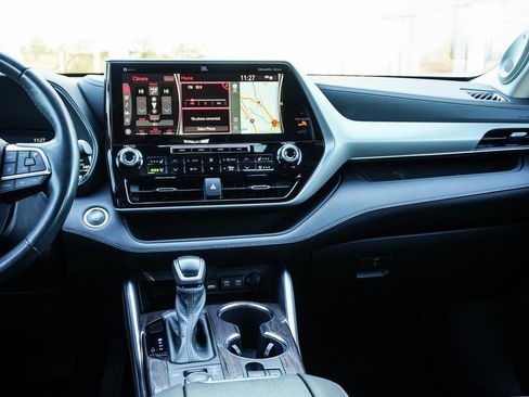 Used 2020 Toyota Highlander Platinum image 14