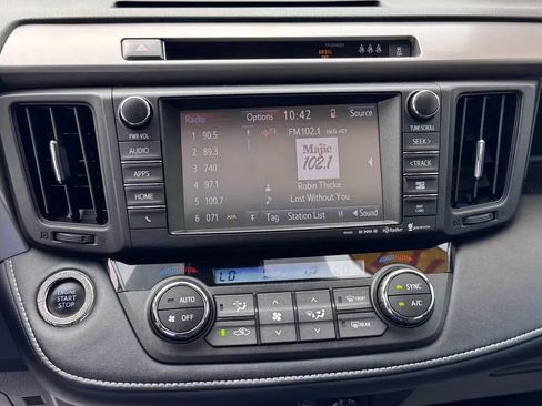 Used 2017 Toyota RAV4 Limited image 13