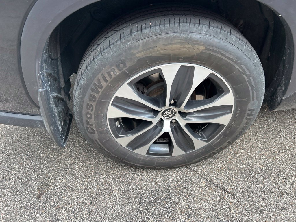 Used 2020 Toyota Highlander XLE AWD/4WD image 19