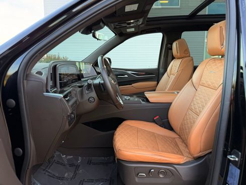 Used 2021 Cadillac Escalade Sport w/ LPO, ONYX Package AWD/4WD image 27