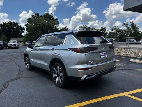 Used 2025 Mitsubishi Outlander SE FWD image 6