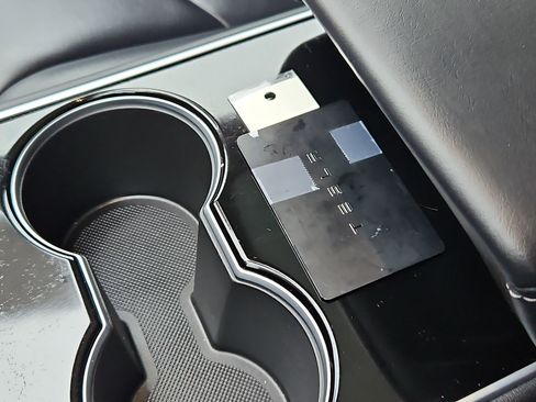 Used 2018 Tesla Model 3 Long Range image 16