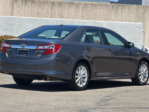 Used 2014 Toyota Camry XLE w/ Leather Package FWD image 2