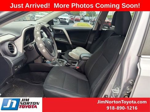 Used 2018 Toyota RAV4 LE image 15