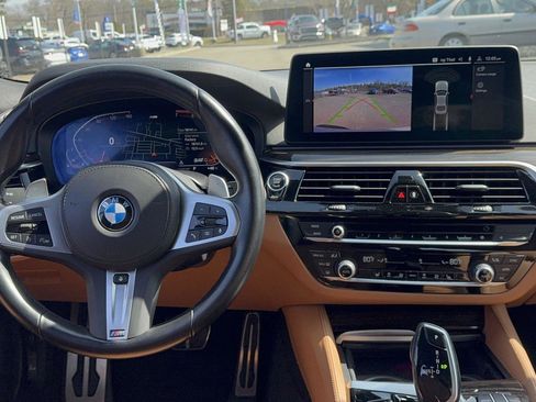 Used 2022 BMW 530i xDrive w/ M Sport Package image 12