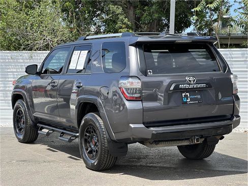 Used 2018 Toyota 4Runner TRD Off-Road Premium AWD/4WD image 3