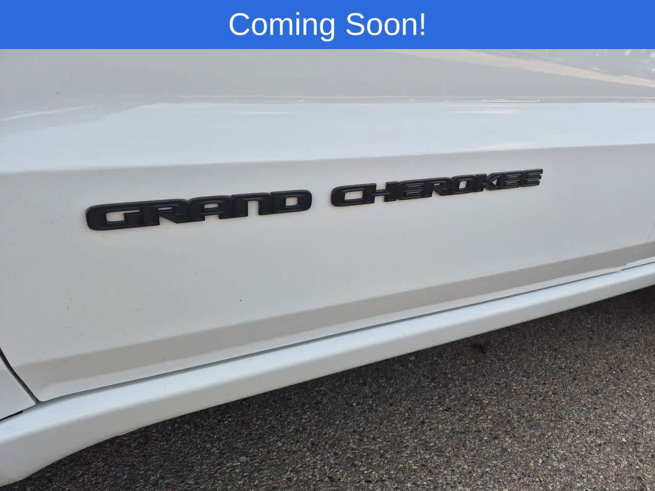 Used 2018 Jeep Grand Cherokee Altitude AWD/4WD image 12