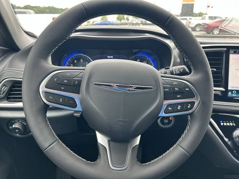 New 2026 Chrysler Pacifica Select image 10