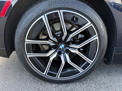 Certified 2026 BMW 750e xDrive image 32