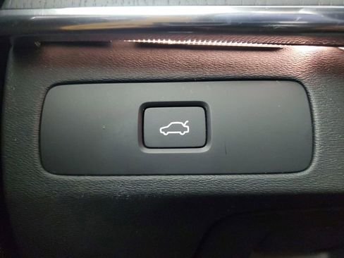 Certified 2023 Volvo XC90 B6 Ultimate w/ Protection Package Premier image 37