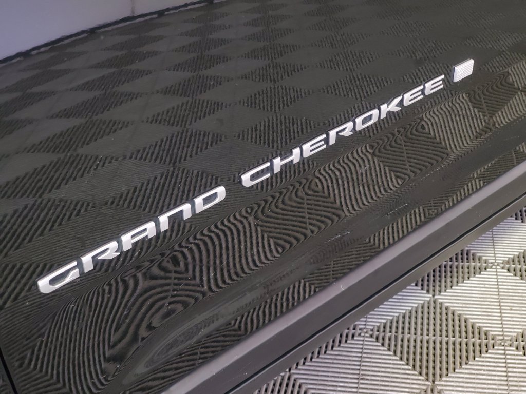 Used 2025 Jeep Grand Cherokee Limited AWD/4WD image 33