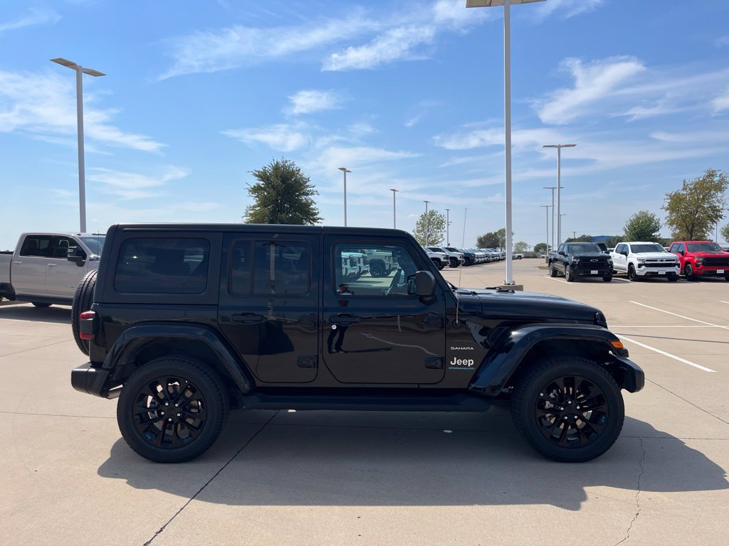 Used 2023 Jeep Wrangler Unlimited Sahara AWD/4WD image 5