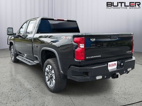 Used 2023 Chevrolet Silverado 2500 Custom w/ Gooseneck/5TH Wheel Package AWD/4WD image 4