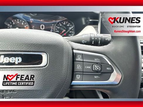 Used 2025 Jeep Compass Limited AWD/4WD image 17