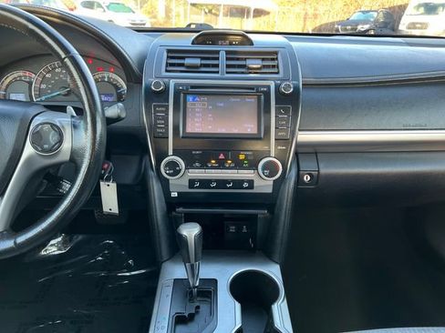 Used 2012 Toyota Camry L image 20