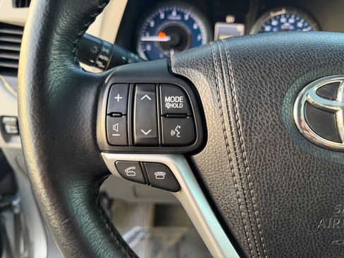 Used 2015 Toyota Sienna XLE Premium image 46