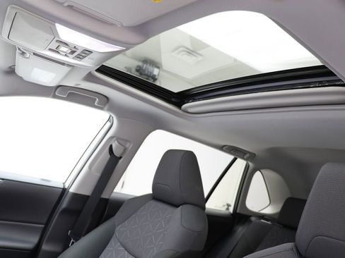 Used 2025 Toyota RAV4 XLE image 17