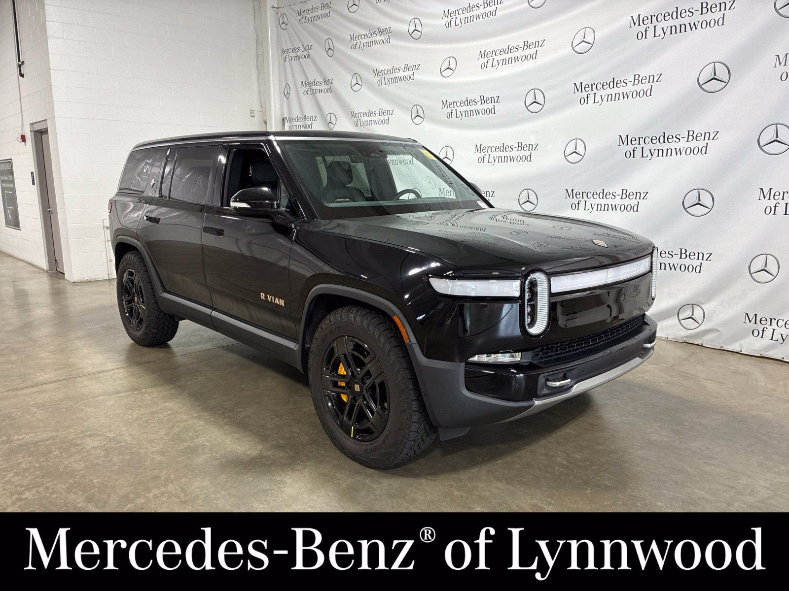 Used 2023 Rivian R1S Adventure Quad AWD/4WD image 1